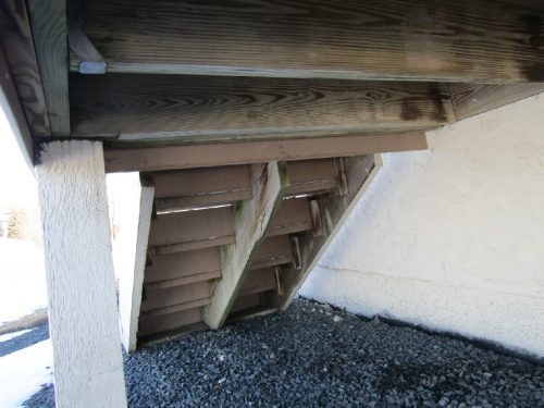 Improper stairway stringer attachment