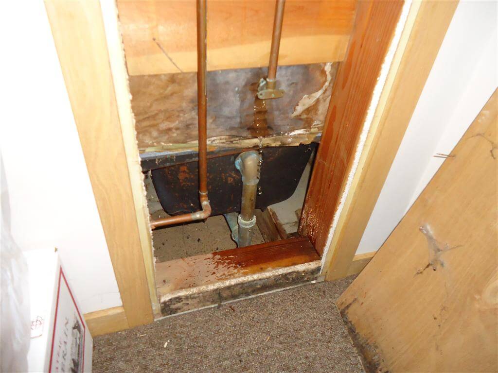 How To Inspect Your Own House Part 6, Bathtub Drain Leaking Under Tub
