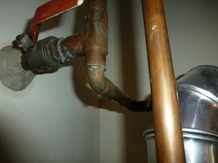 Condensate-at-water-pipes-440x330.jpg