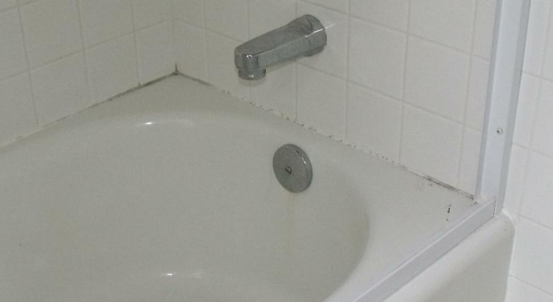 Don T Caulk Here, What Is The Best Caulk To Use Around Your Bathtub